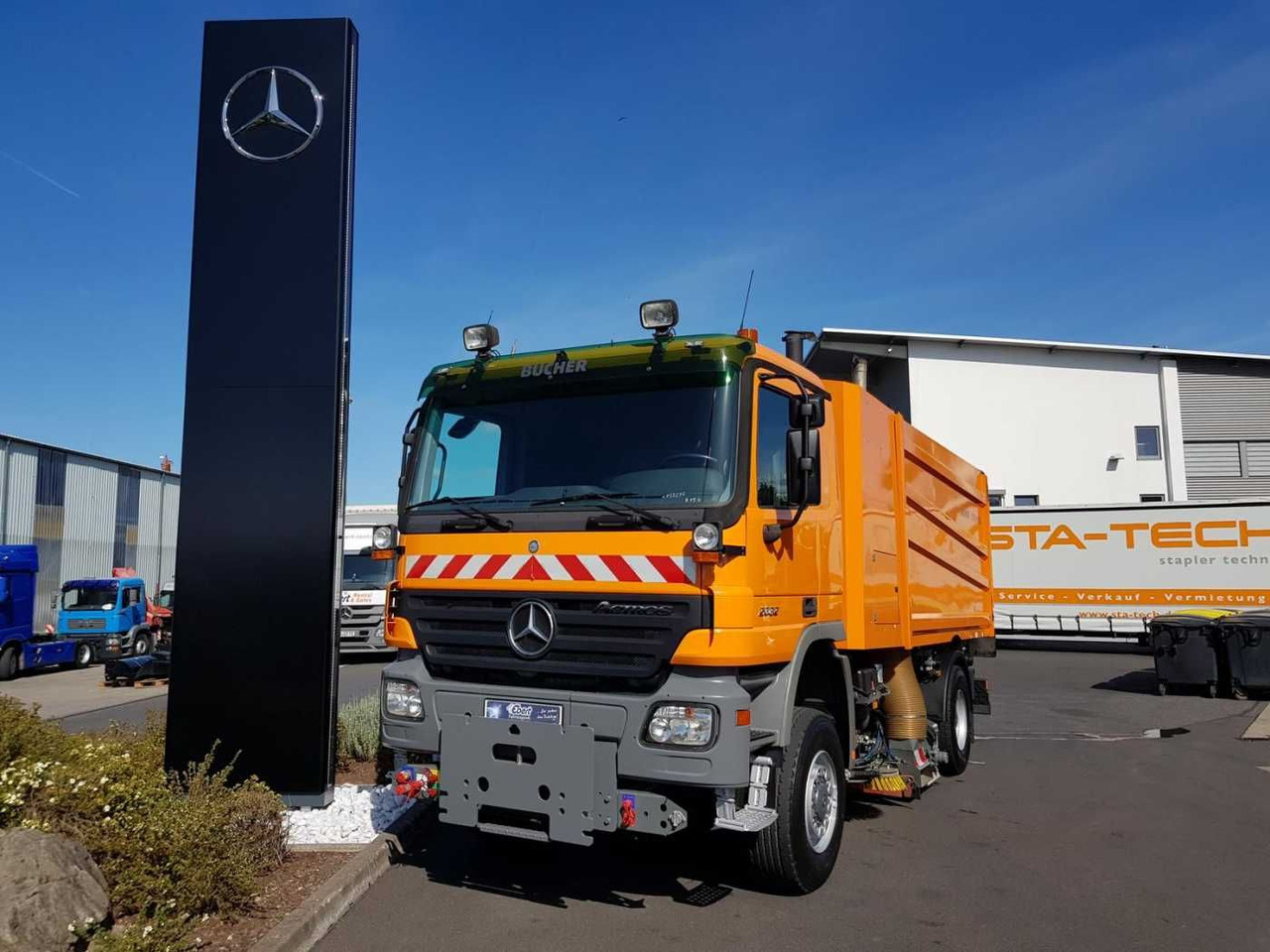 Mercedes-Benz Actros 2032 A 4x4 Bucher STKF 9500 Airport - Мотометачна машина: снимка 1 Mercedes-Benz Actros 2032 A 4x4 Bucher STKF 9500 Airport - Мотометачна машина: снимка 1