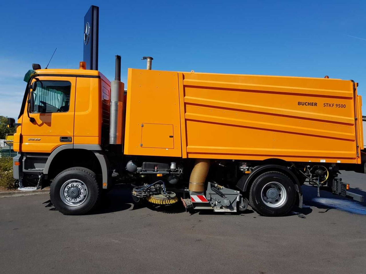 Mercedes-Benz Actros 2032 A 4x4 Bucher STKF 9500 Airport - Мотометачна машина: снимка 5 Mercedes-Benz Actros 2032 A 4x4 Bucher STKF 9500 Airport - Мотометачна машина: снимка 5