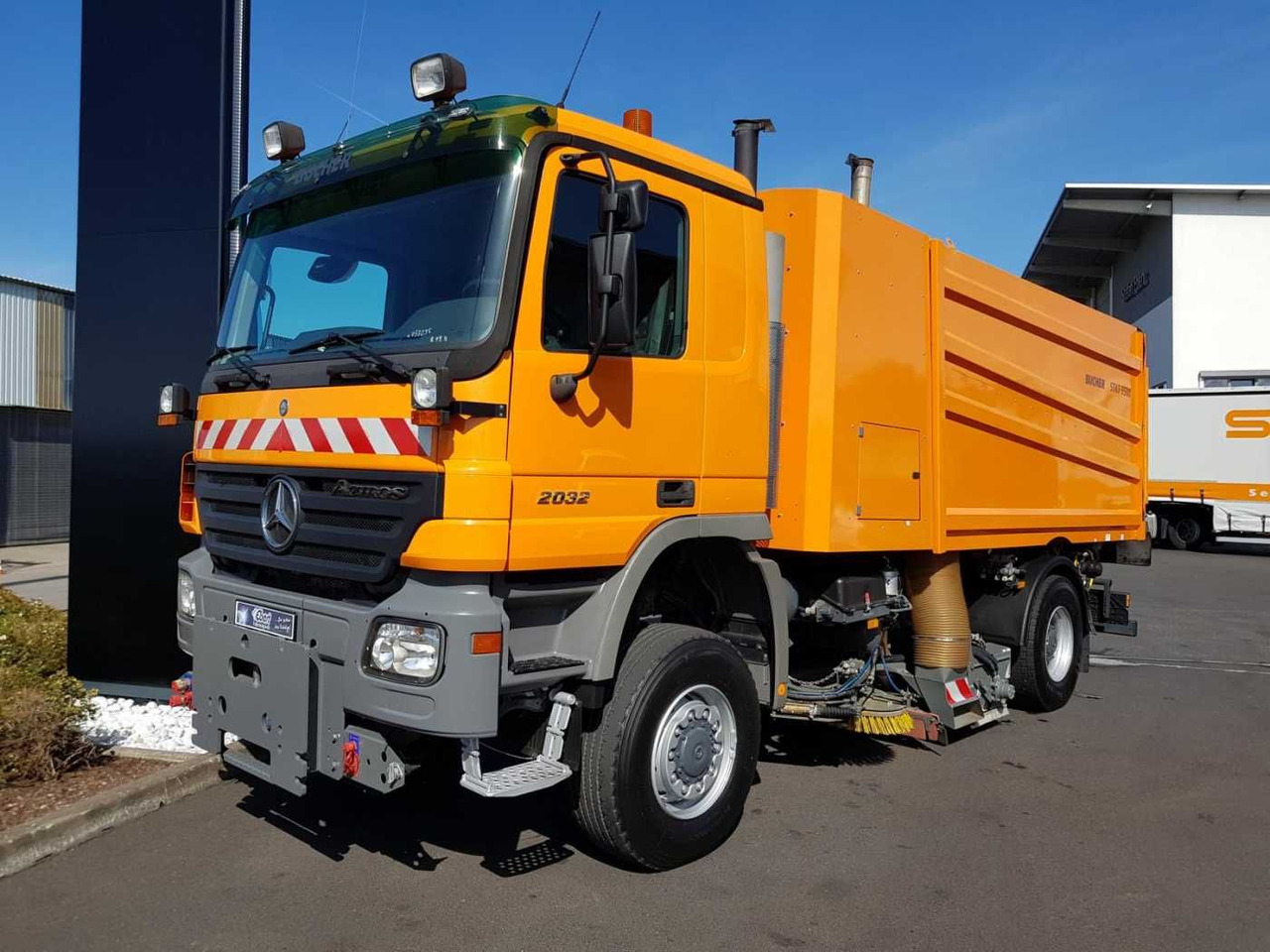 Mercedes-Benz Actros 2032 A 4x4 Bucher STKF 9500 Airport - Мотометачна машина: снимка 3 Mercedes-Benz Actros 2032 A 4x4 Bucher STKF 9500 Airport - Мотометачна машина: снимка 3