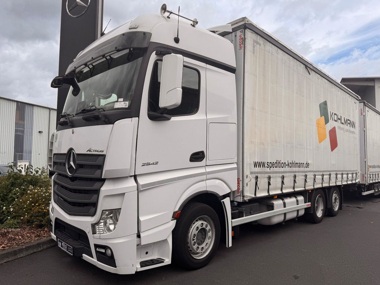 Mercedes-Benz Actros 2542 LnR 6x2 Retarder Standklima - Камион с брезент: снимка 4 Mercedes-Benz Actros 2542 LnR 6x2 Retarder Standklima - Камион с брезент: снимка 4