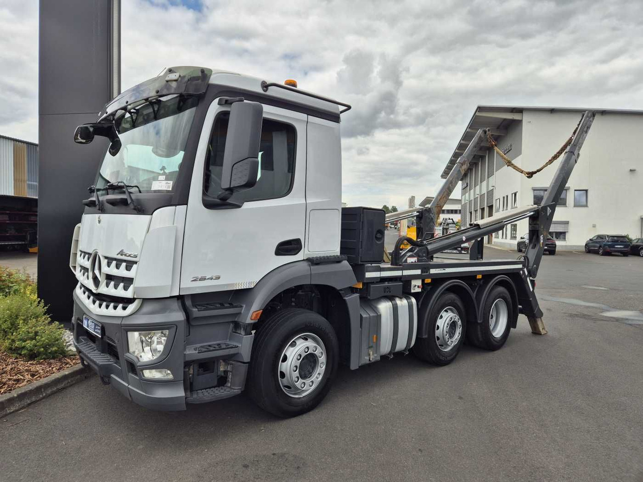 Mercedes-Benz Arocs 2643 L 6x2/4 VDL AHK Funk Vorlaufachse - Самосвал камион: снимка 2 Mercedes-Benz Arocs 2643 L 6x2/4 VDL AHK Funk Vorlaufachse - Самосвал камион: снимка 2