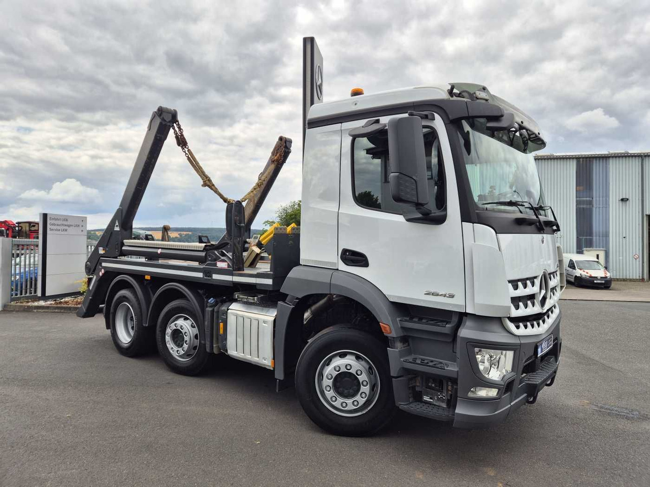 Mercedes-Benz Arocs 2643 L 6x2/4 VDL AHK Funk Vorlaufachse - Самосвал камион: снимка 3 Mercedes-Benz Arocs 2643 L 6x2/4 VDL AHK Funk Vorlaufachse - Самосвал камион: снимка 3