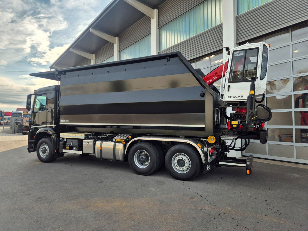 Mercedes-Benz Arocs 2751 6x2 HAD / Abroller EBERT Fällbox Q150 Mercedes-Benz Arocs 2751 6x2 HAD/ Abroller EBERT Forstbox Q150 - Мултилифт с кука камион: снимка 4 Mercedes-Benz Arocs 2751 6x2 HAD / Abroller EBERT Fällbox Q150 Mercedes-Benz Arocs 2751 6x2 HAD/ Abroller EBERT Forstbox Q150 - Мултилифт с кука камион: снимка 4