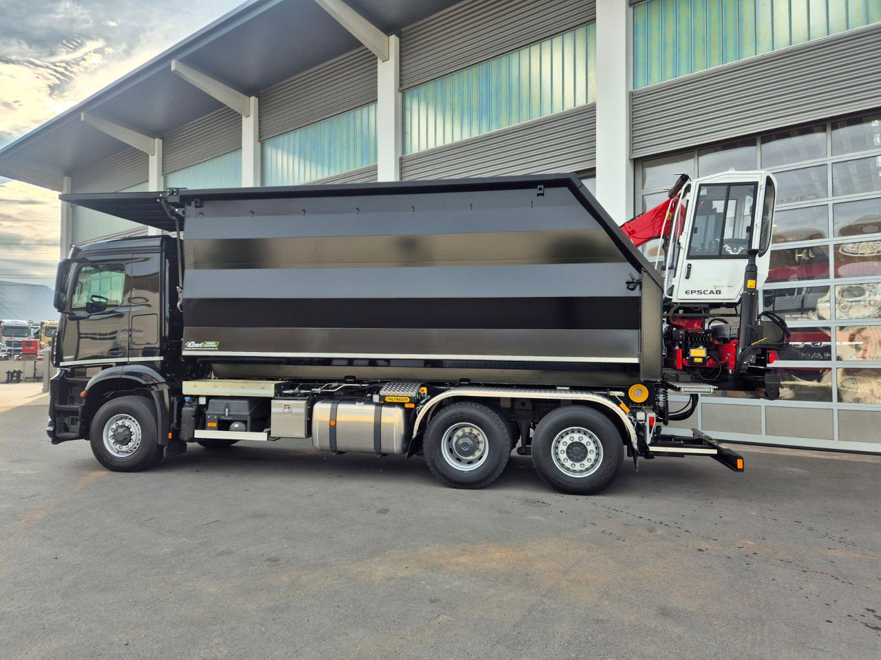 Mercedes-Benz Arocs 2751 6x2 HAD / Abroller EBERT Fällbox Q150 Mercedes-Benz Arocs 2751 6x2 HAD/ Abroller EBERT Forstbox Q150 - Мултилифт с кука камион: снимка 3 Mercedes-Benz Arocs 2751 6x2 HAD / Abroller EBERT Fällbox Q150 Mercedes-Benz Arocs 2751 6x2 HAD/ Abroller EBERT Forstbox Q150 - Мултилифт с кука камион: снимка 3