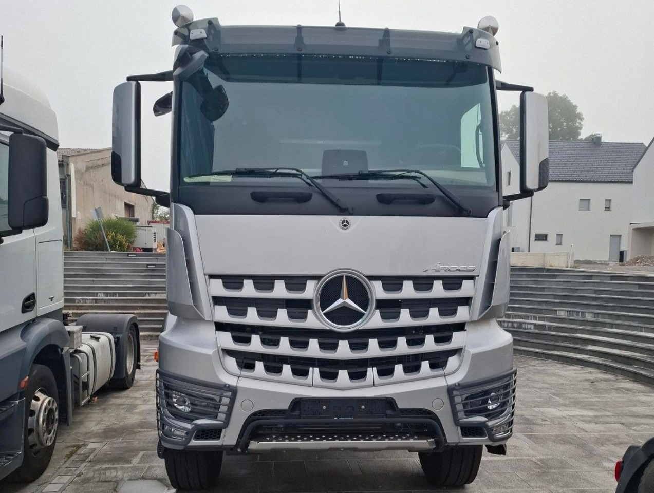 Mercedes-Benz Arocs 4153 8x4 Fahrgestell - Шаси кабина: снимка 2 Mercedes-Benz Arocs 4153 8x4 Fahrgestell - Шаси кабина: снимка 2