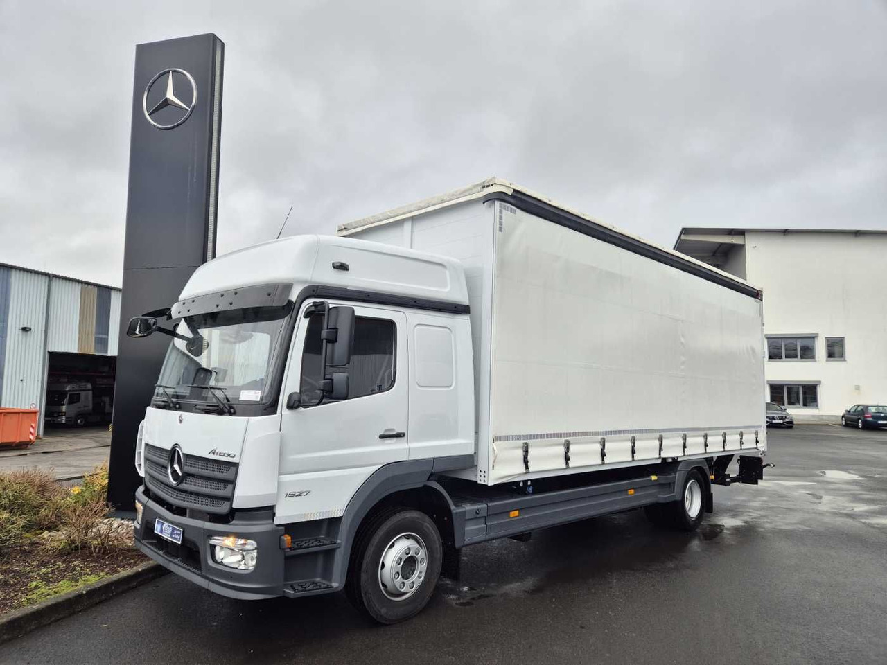 Mercedes-Benz Atego 1527 L L-Haus LBW Palfinger 1.500kg 2 Bett - Камион с брезент: снимка 1 Mercedes-Benz Atego 1527 L L-Haus LBW Palfinger 1.500kg 2 Bett - Камион с брезент: снимка 1