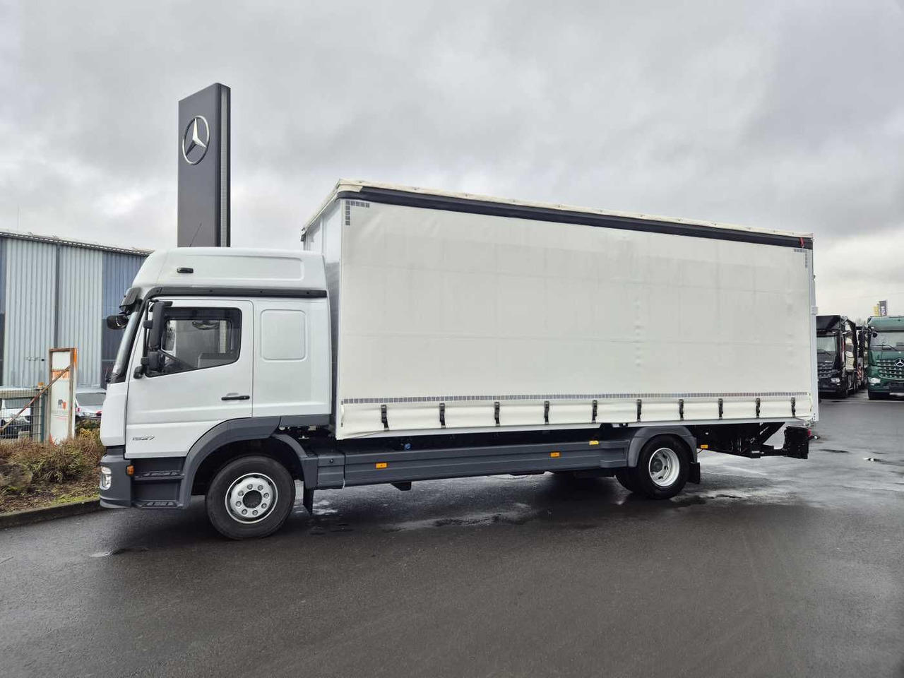 Mercedes-Benz Atego 1527 L L-Haus LBW Palfinger 1.500kg 2 Bett - Камион с брезент: снимка 3 Mercedes-Benz Atego 1527 L L-Haus LBW Palfinger 1.500kg 2 Bett - Камион с брезент: снимка 3