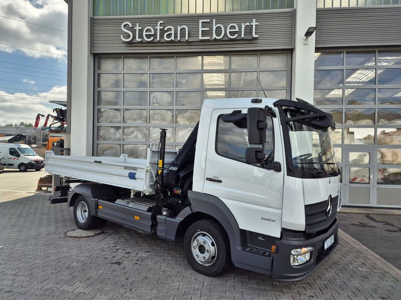 Mercedes-Benz Atego 823 KK Kipper+Kran+Funk+Greifersteuerung - Бус самосвал: снимка 3 Mercedes-Benz Atego 823 KK Kipper+Kran+Funk+Greifersteuerung - Бус самосвал: снимка 3