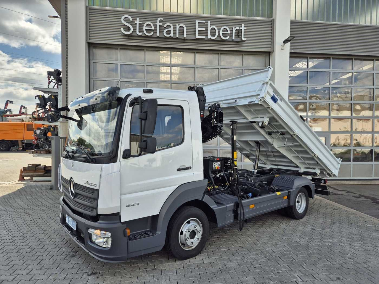 Mercedes-Benz Atego 823 KK Kipper+Kran+Funk+Greifersteuerung - Бус самосвал: снимка 1 Mercedes-Benz Atego 823 KK Kipper+Kran+Funk+Greifersteuerung - Бус самосвал: снимка 1