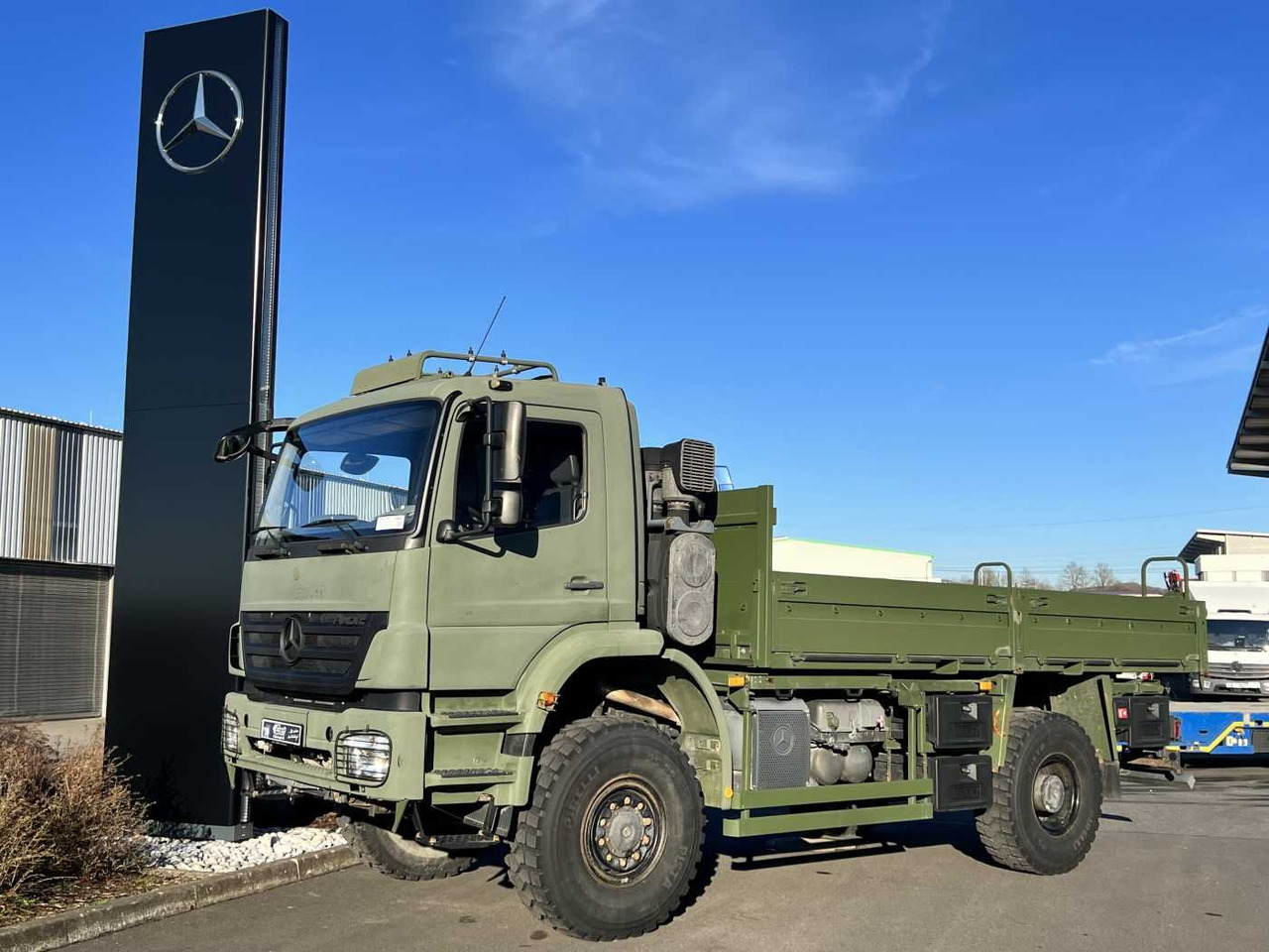 Mercedes-Benz Axor 1829 A 4x4 Pritsche - Бордови камион: снимка 1 Mercedes-Benz Axor 1829 A 4x4 Pritsche - Бордови камион: снимка 1