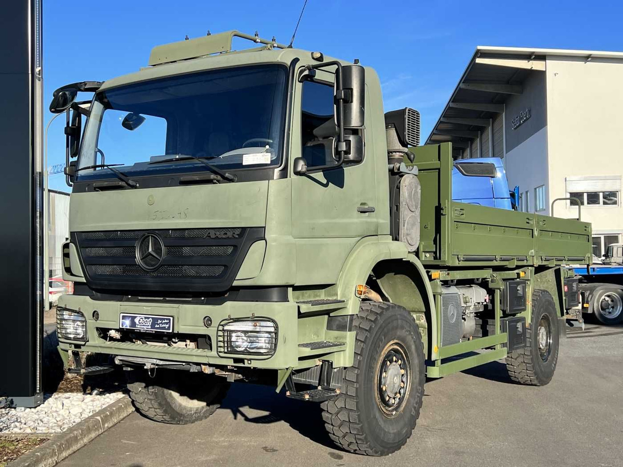 Mercedes-Benz Axor 1829 A 4x4 Pritsche - Бордови камион: снимка 2 Mercedes-Benz Axor 1829 A 4x4 Pritsche - Бордови камион: снимка 2