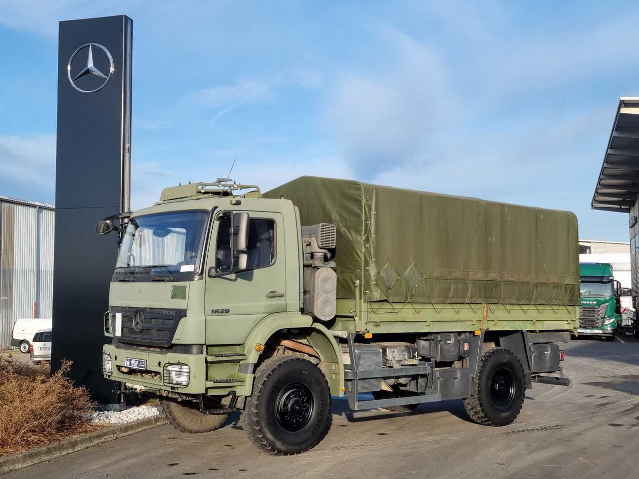 Mercedes-Benz Axor 1829 A 4x4 Pritsche/Plane 10 Stück - Бордови камион: снимка 3 Mercedes-Benz Axor 1829 A 4x4 Pritsche/Plane 10 Stück - Бордови камион: снимка 3
