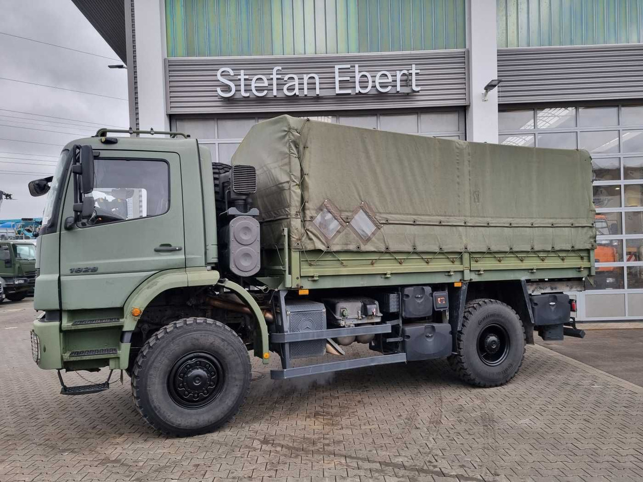 Mercedes-Benz Axor 1829 A 4x4 Pritsche/Plane 10 Stück - Бордови камион: снимка 4 Mercedes-Benz Axor 1829 A 4x4 Pritsche/Plane 10 Stück - Бордови камион: снимка 4