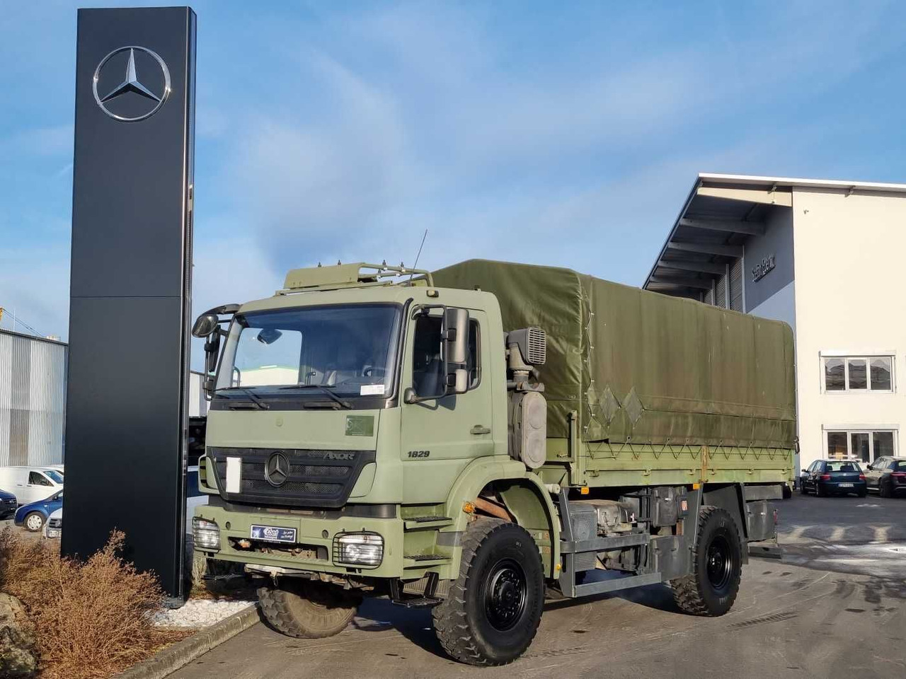 Mercedes-Benz Axor 1829 A 4x4 Pritsche/Plane 10 Stück - Камион с брезент: снимка 1 Mercedes-Benz Axor 1829 A 4x4 Pritsche/Plane 10 Stück - Камион с брезент: снимка 1