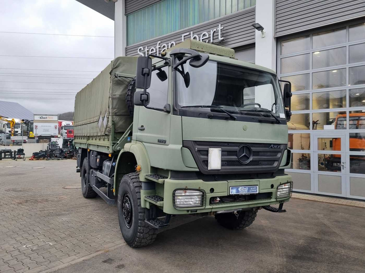 Mercedes-Benz Axor 1829 A 4x4 Pritsche/Plane 10 Stück - Камион с брезент: снимка 3 Mercedes-Benz Axor 1829 A 4x4 Pritsche/Plane 10 Stück - Камион с брезент: снимка 3