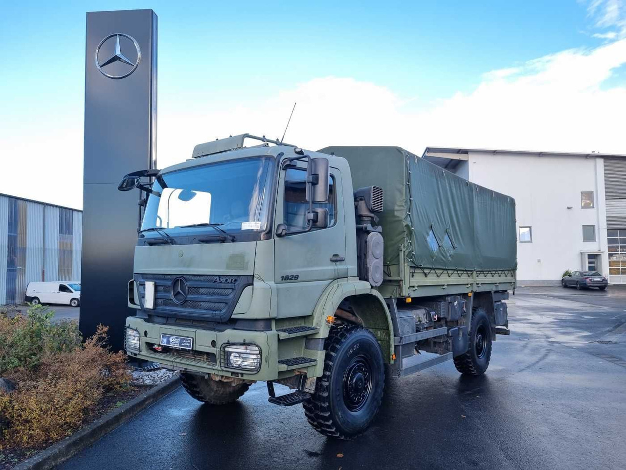 Mercedes-Benz Axor 1829 A 4x4 Pritsche/Plane 10 Stück - Камион с брезент: снимка 2 Mercedes-Benz Axor 1829 A 4x4 Pritsche/Plane 10 Stück - Камион с брезент: снимка 2