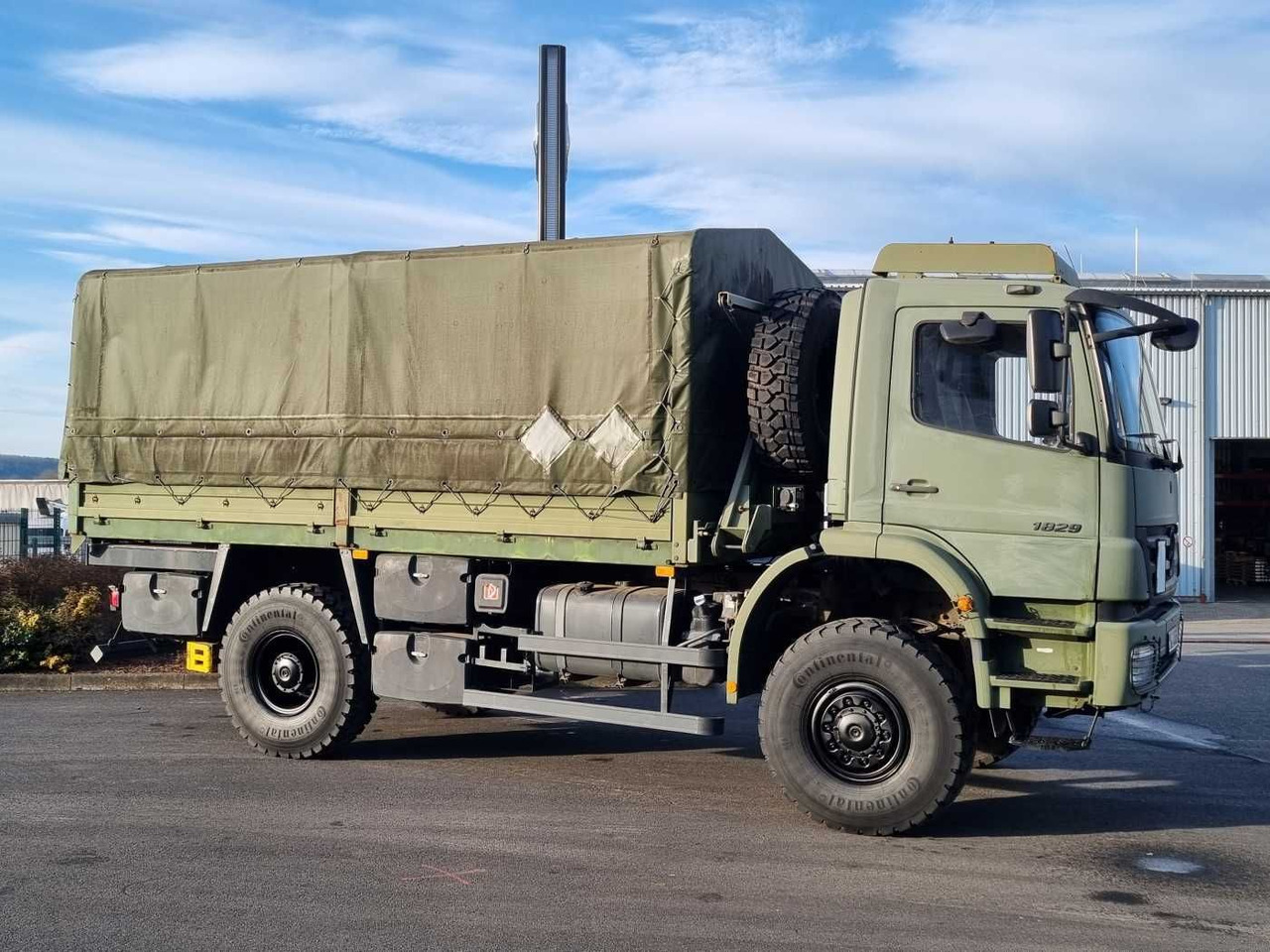 Mercedes-Benz Axor 1829 A 4x4 Pritsche/Plane 10 Stück - Бордови камион: снимка 4 Mercedes-Benz Axor 1829 A 4x4 Pritsche/Plane 10 Stück - Бордови камион: снимка 4