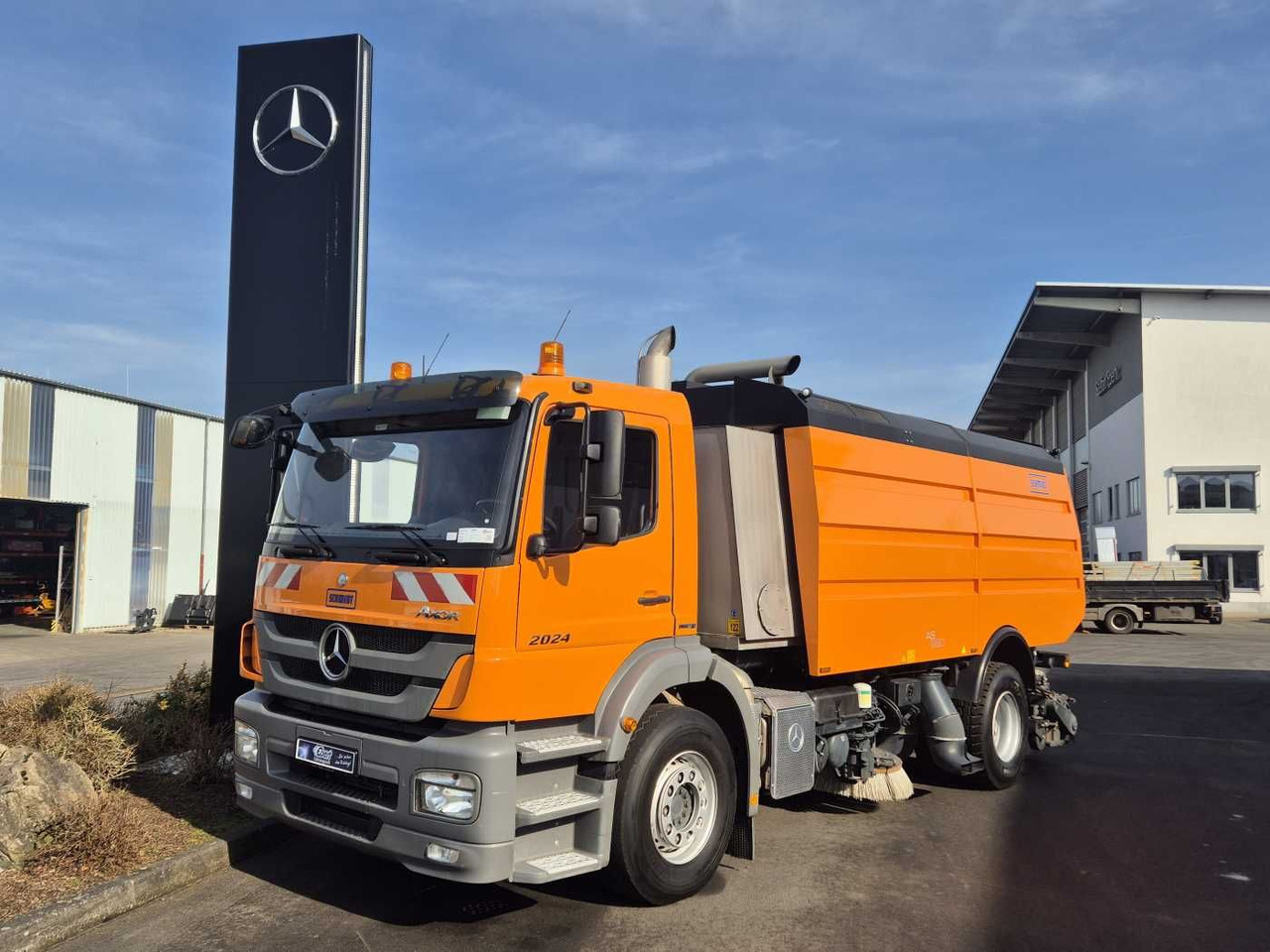 Mercedes-Benz Axor 2024 L Schmidt Airportsweeper AS 990 - Мотометачна машина: снимка 1 Mercedes-Benz Axor 2024 L Schmidt Airportsweeper AS 990 - Мотометачна машина: снимка 1