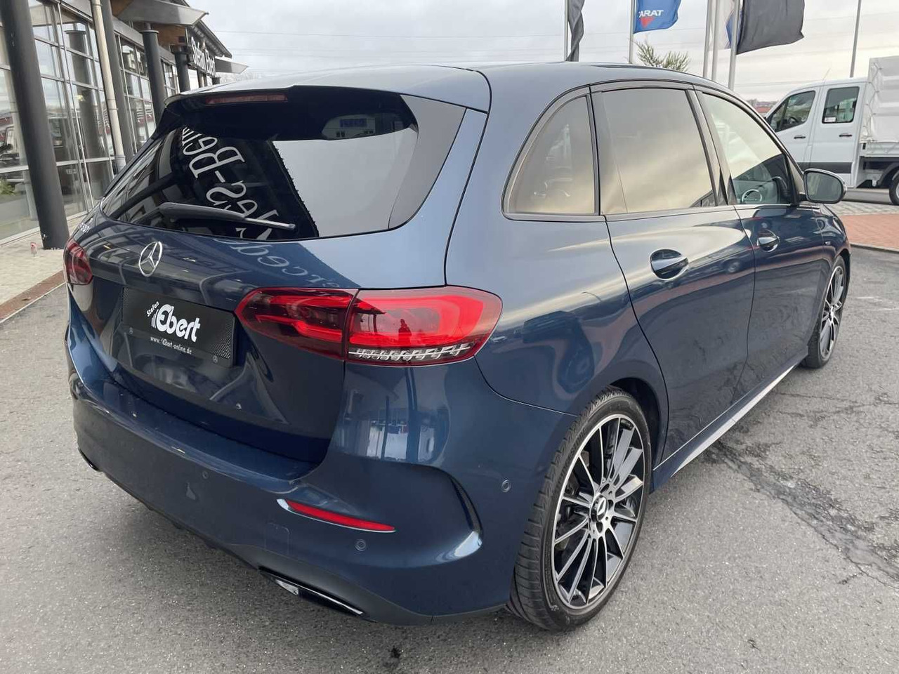 Mercedes-Benz B 180 AMG+Night+Ambiente+R-Kamera+ 19'+TOTW+ - Лек автомобил: снимка 4 Mercedes-Benz B 180 AMG+Night+Ambiente+R-Kamera+ 19'+TOTW+ - Лек автомобил: снимка 4