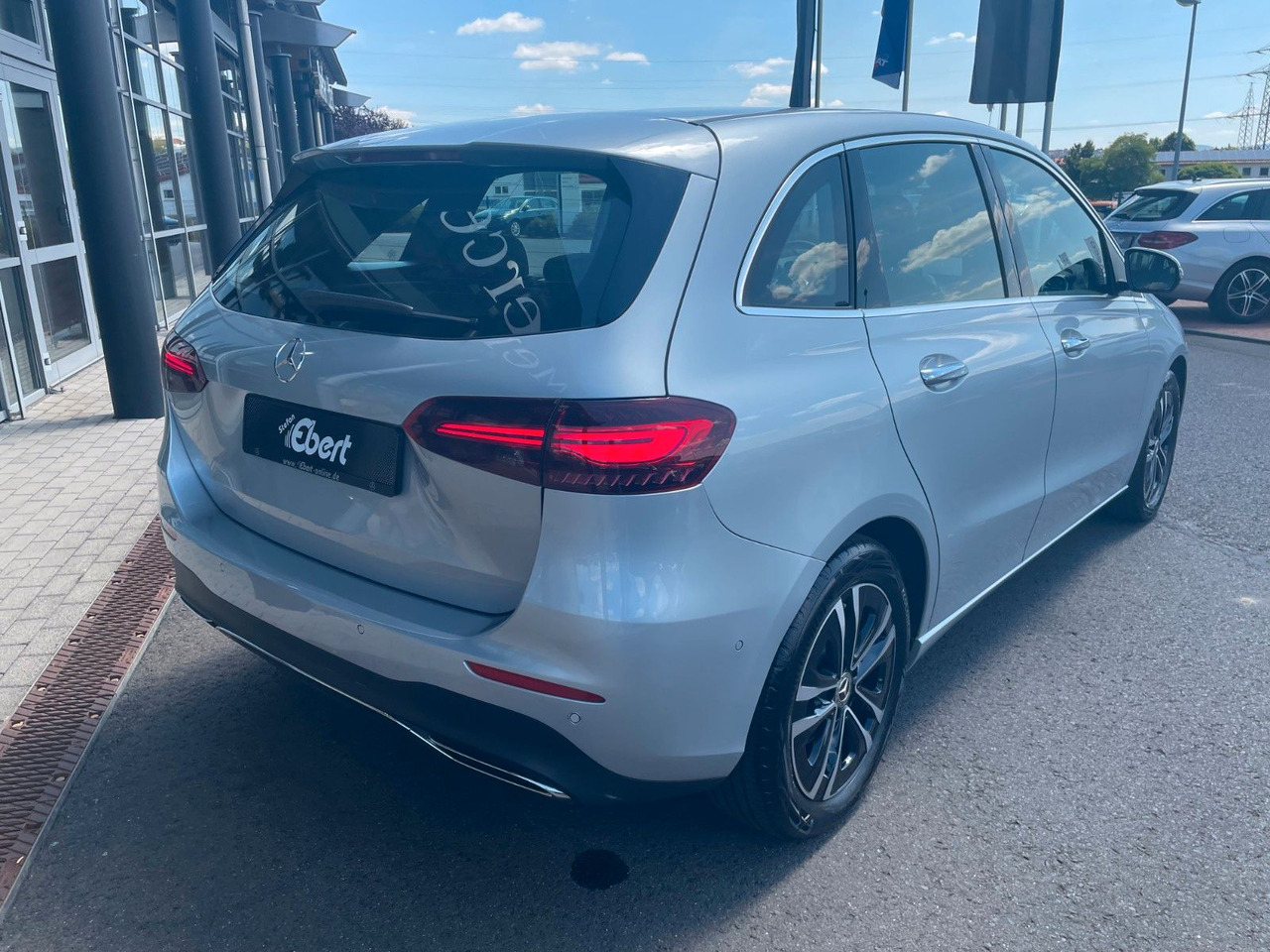 Mercedes-Benz B 200 Progressive R-Kamera+Carplay+Ambiente+Keyl - Комби: снимка 4 Mercedes-Benz B 200 Progressive R-Kamera+Carplay+Ambiente+Keyl - Комби: снимка 4
