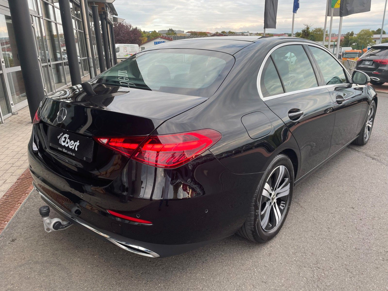 Mercedes-Benz C 200d AVANTGARDE LED+AHK+RKamera+MBUX+ - Седан: снимка 4 Mercedes-Benz C 200d AVANTGARDE LED+AHK+RKamera+MBUX+ - Седан: снимка 4