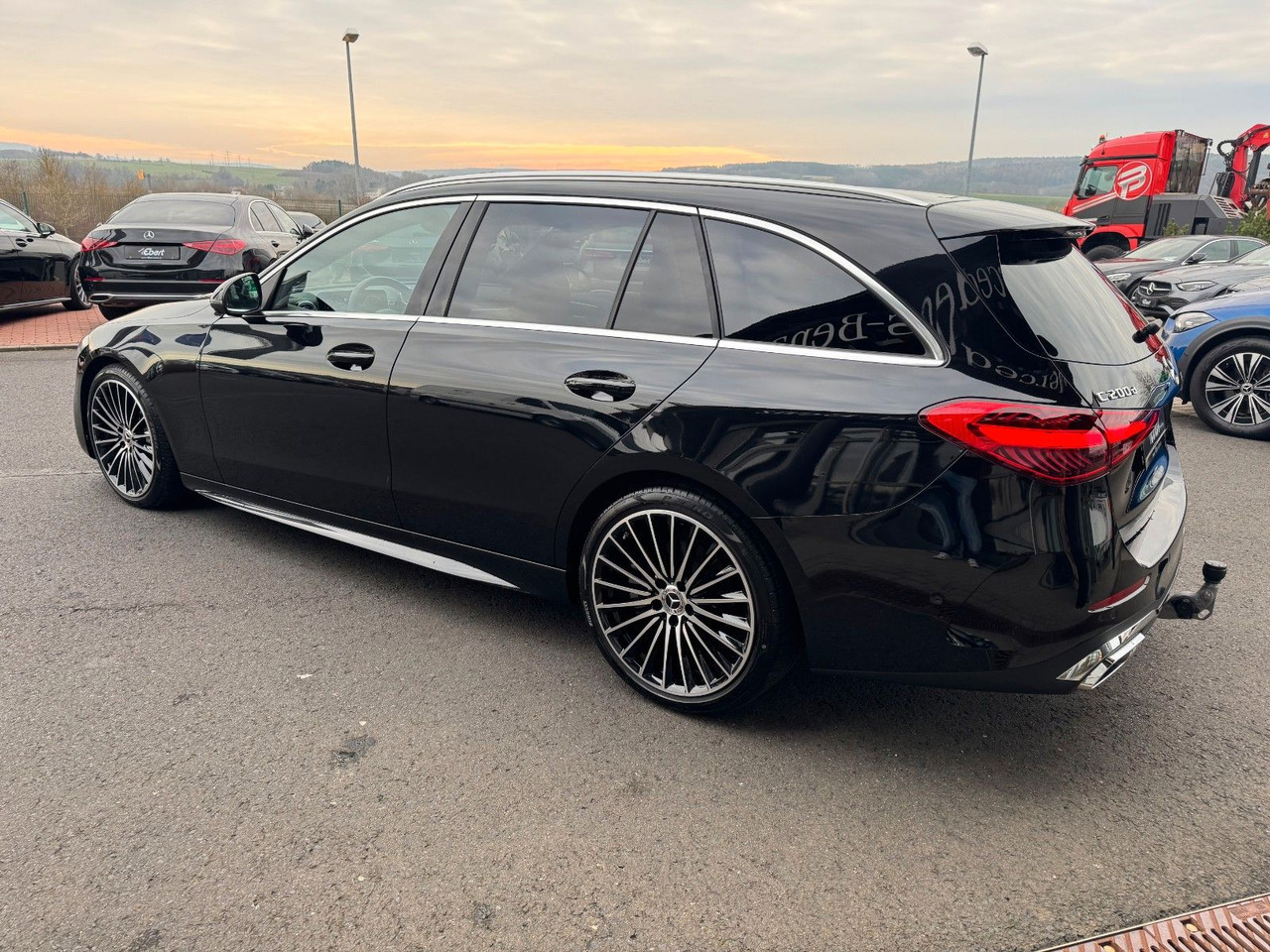 Mercedes-Benz C 200d T AMG+Pano+AHK+Distr+Digital+360 - Комби: снимка 3 Mercedes-Benz C 200d T AMG+Pano+AHK+Distr+Digital+360 - Комби: снимка 3