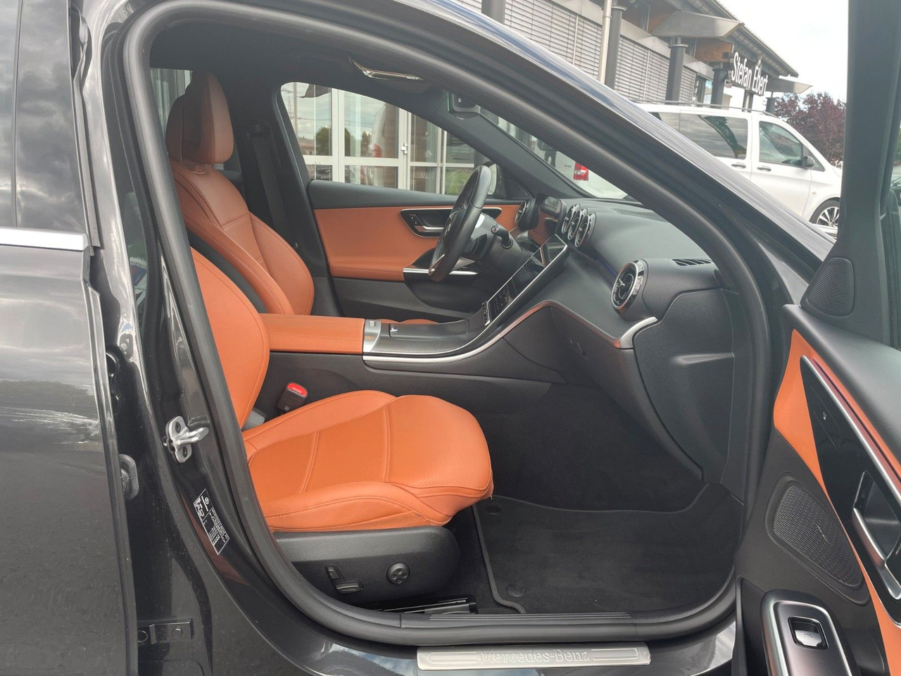 Mercedes-Benz C 300 e T AVANTGARDE R-Kamera+TOTW+Carplay - Комби: снимка 4 Mercedes-Benz C 300 e T AVANTGARDE R-Kamera+TOTW+Carplay - Комби: снимка 4