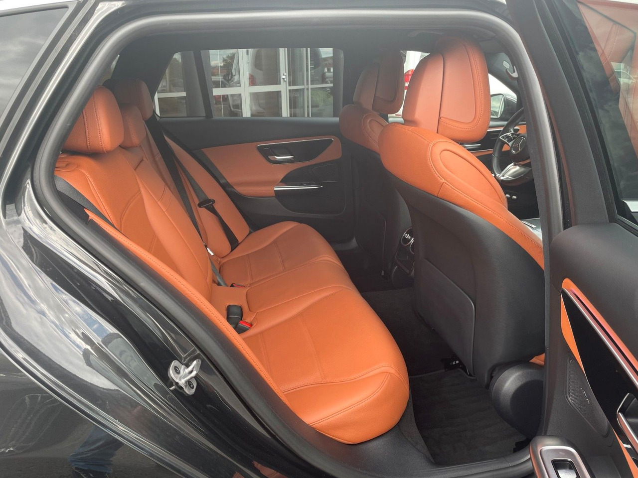 Mercedes-Benz C 300 e T AVANTGARDE R-Kamera+TOTW+Carplay - Комби: снимка 3 Mercedes-Benz C 300 e T AVANTGARDE R-Kamera+TOTW+Carplay - Комби: снимка 3
