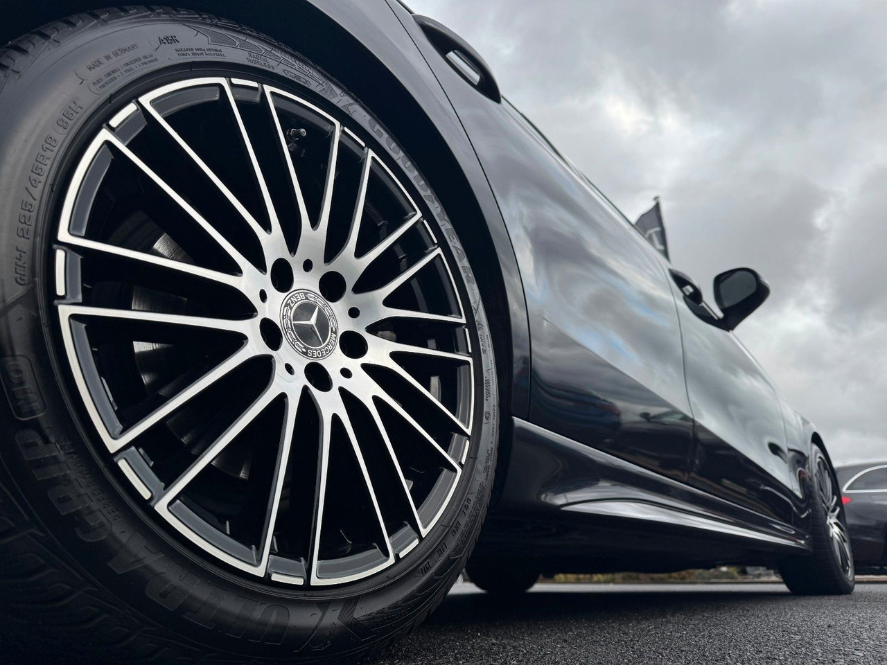 Mercedes-Benz C 300d AMG+AHK+RFK+Ambiente+Night+SportfahrW - Седан: снимка 5 Mercedes-Benz C 300d AMG+AHK+RFK+Ambiente+Night+SportfahrW - Седан: снимка 5