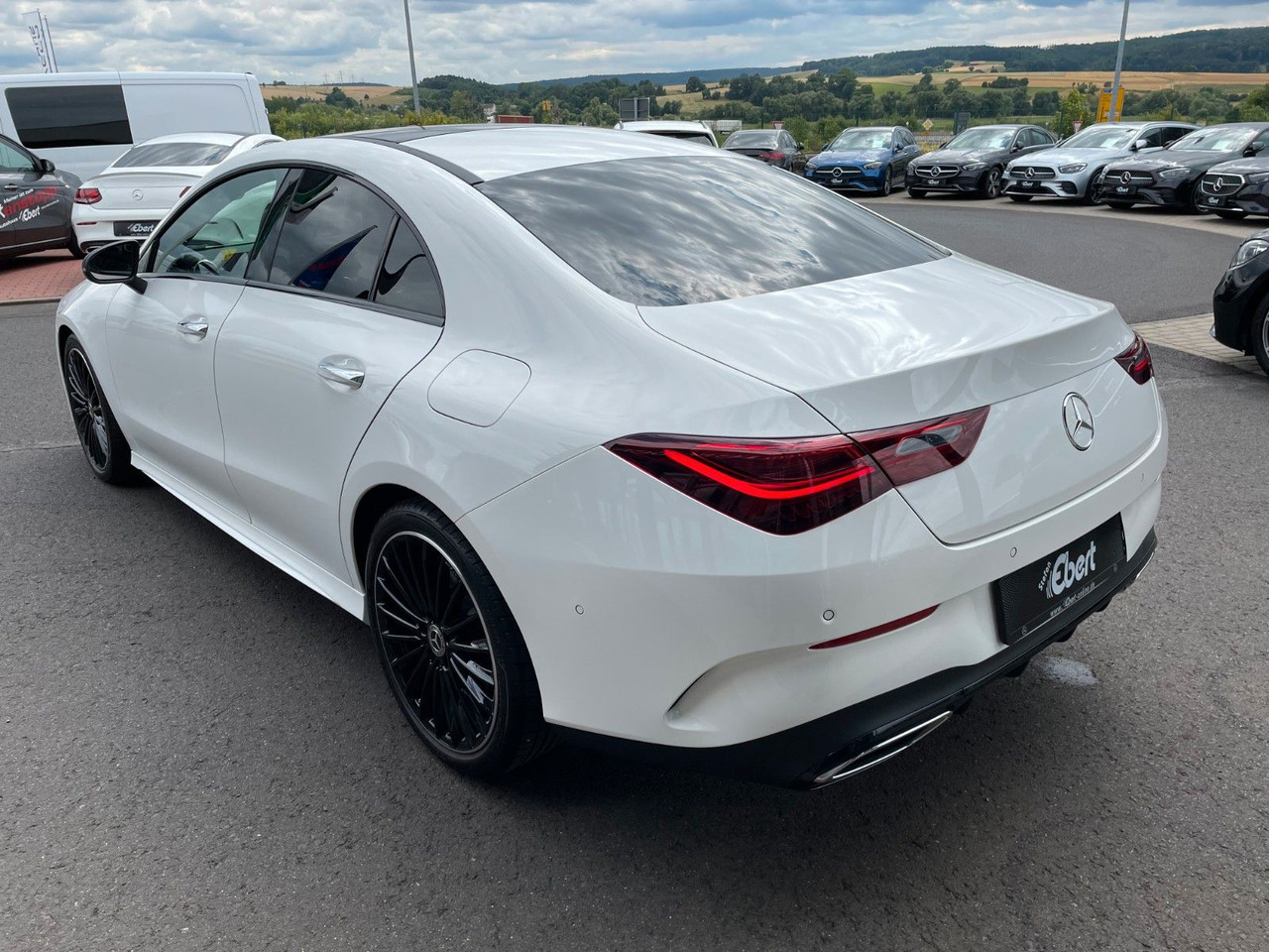 Mercedes-Benz CLA 200 AMG Pano+R-Kamera+19" - Лек автомобил: снимка 3 Mercedes-Benz CLA 200 AMG Pano+R-Kamera+19" - Лек автомобил: снимка 3