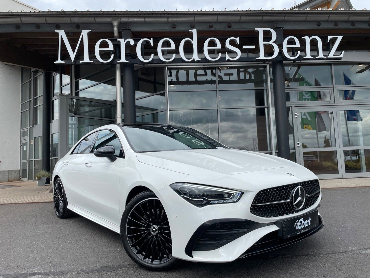 Mercedes-Benz CLA 200 AMG Pano+R-Kamera+19" - Лек автомобил: снимка 1 Mercedes-Benz CLA 200 AMG Pano+R-Kamera+19" - Лек автомобил: снимка 1