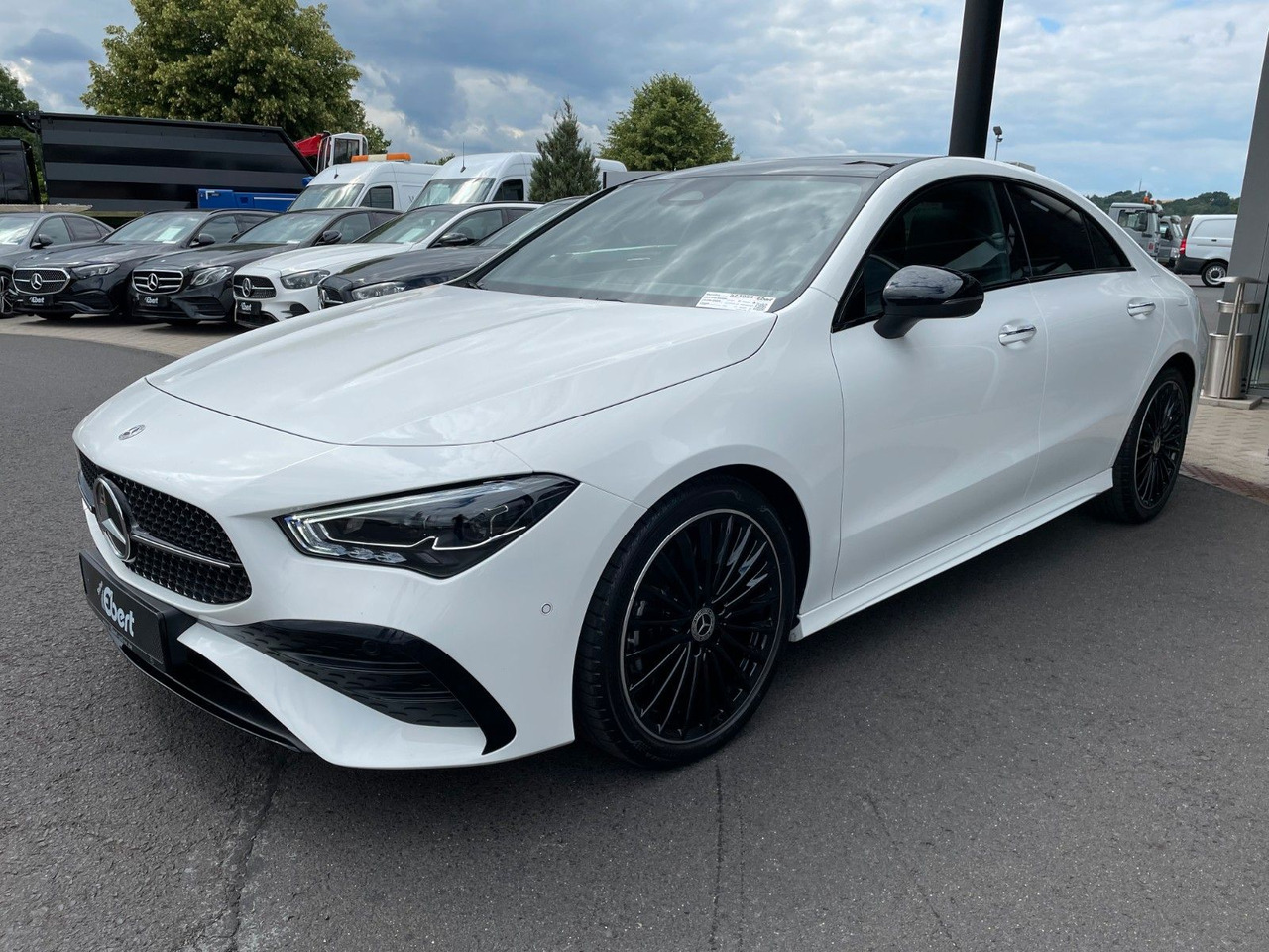 Mercedes-Benz CLA 200 AMG Pano+R-Kamera+19" - Лек автомобил: снимка 2 Mercedes-Benz CLA 200 AMG Pano+R-Kamera+19" - Лек автомобил: снимка 2