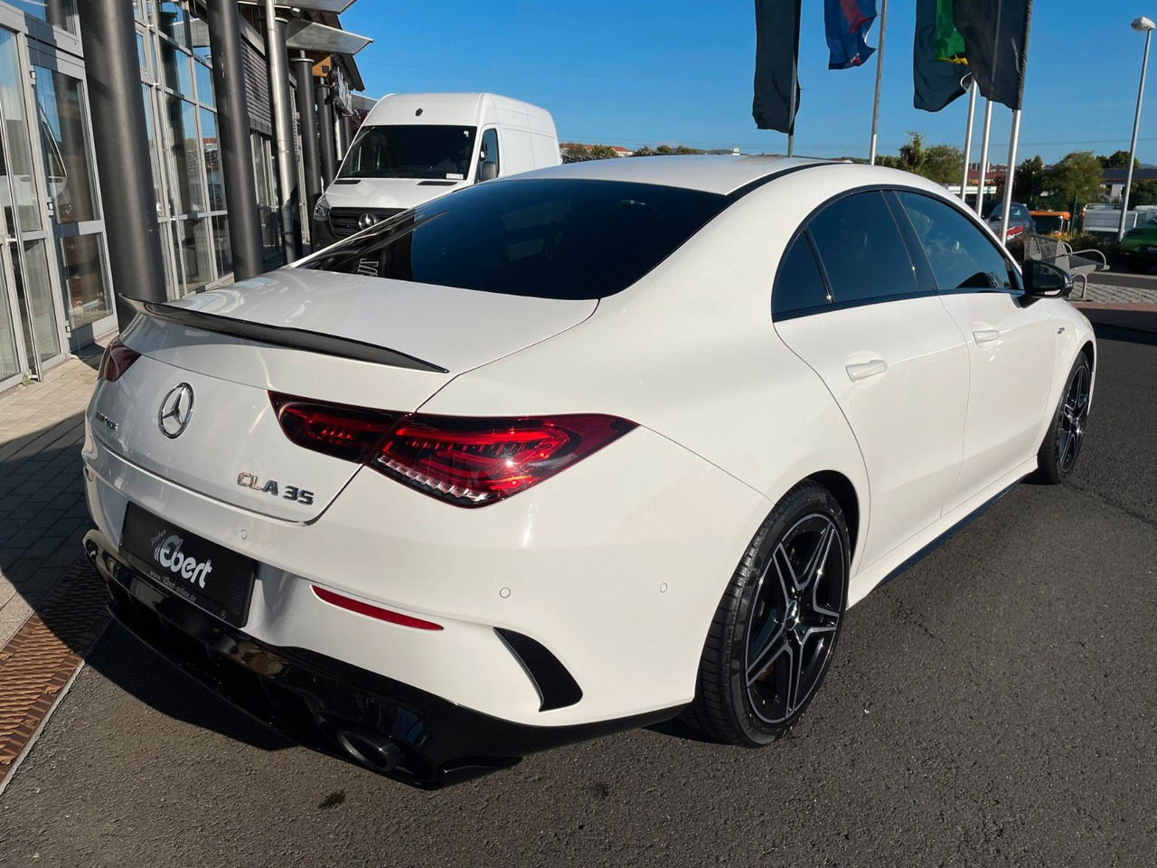 Mercedes-Benz CLA 35 AMG Aero+TotW+R-Kamera+Ambiente - Купе: снимка 4 Mercedes-Benz CLA 35 AMG Aero+TotW+R-Kamera+Ambiente - Купе: снимка 4