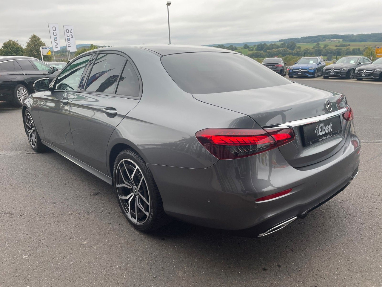 Mercedes-Benz E 220 d AMG+MBeam+Pano+Distr+R-Kamera - Седан: снимка 3 Mercedes-Benz E 220 d AMG+MBeam+Pano+Distr+R-Kamera - Седан: снимка 3
