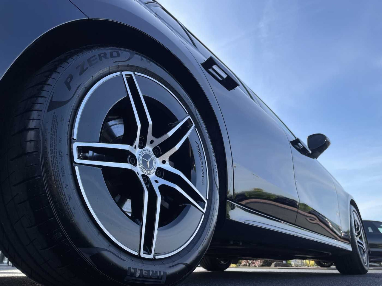 Mercedes-Benz E 220 d T AMG-Line AHK+Distr+R-Kamera +Ambiente+ - Лек автомобил: снимка 5 Mercedes-Benz E 220 d T AMG-Line AHK+Distr+R-Kamera +Ambiente+ - Лек автомобил: снимка 5