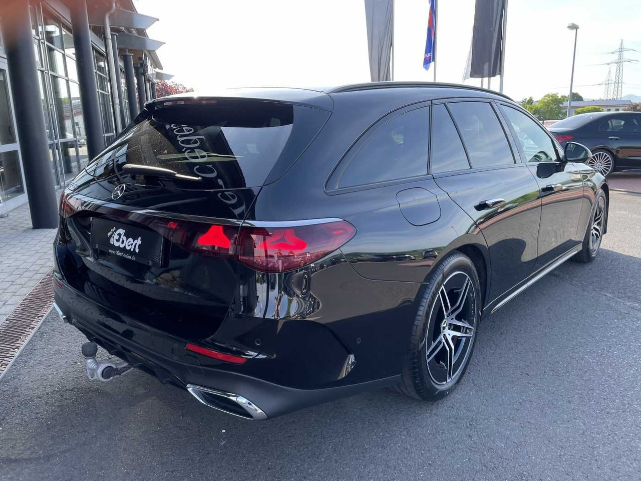 Mercedes-Benz E 220 d T AMG-Line AHK+Distr+R-Kamera +Ambiente+ - Лек автомобил: снимка 4 Mercedes-Benz E 220 d T AMG-Line AHK+Distr+R-Kamera +Ambiente+ - Лек автомобил: снимка 4