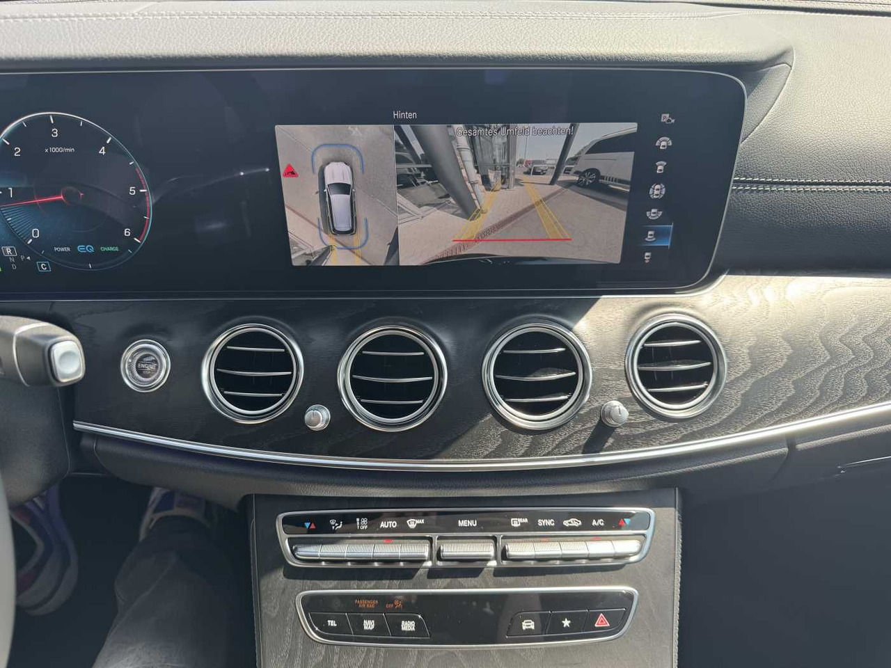 Комби Mercedes-Benz E 220d AMG+Pano+Burm+Distr+Memory+AHK+360: снимка 15
