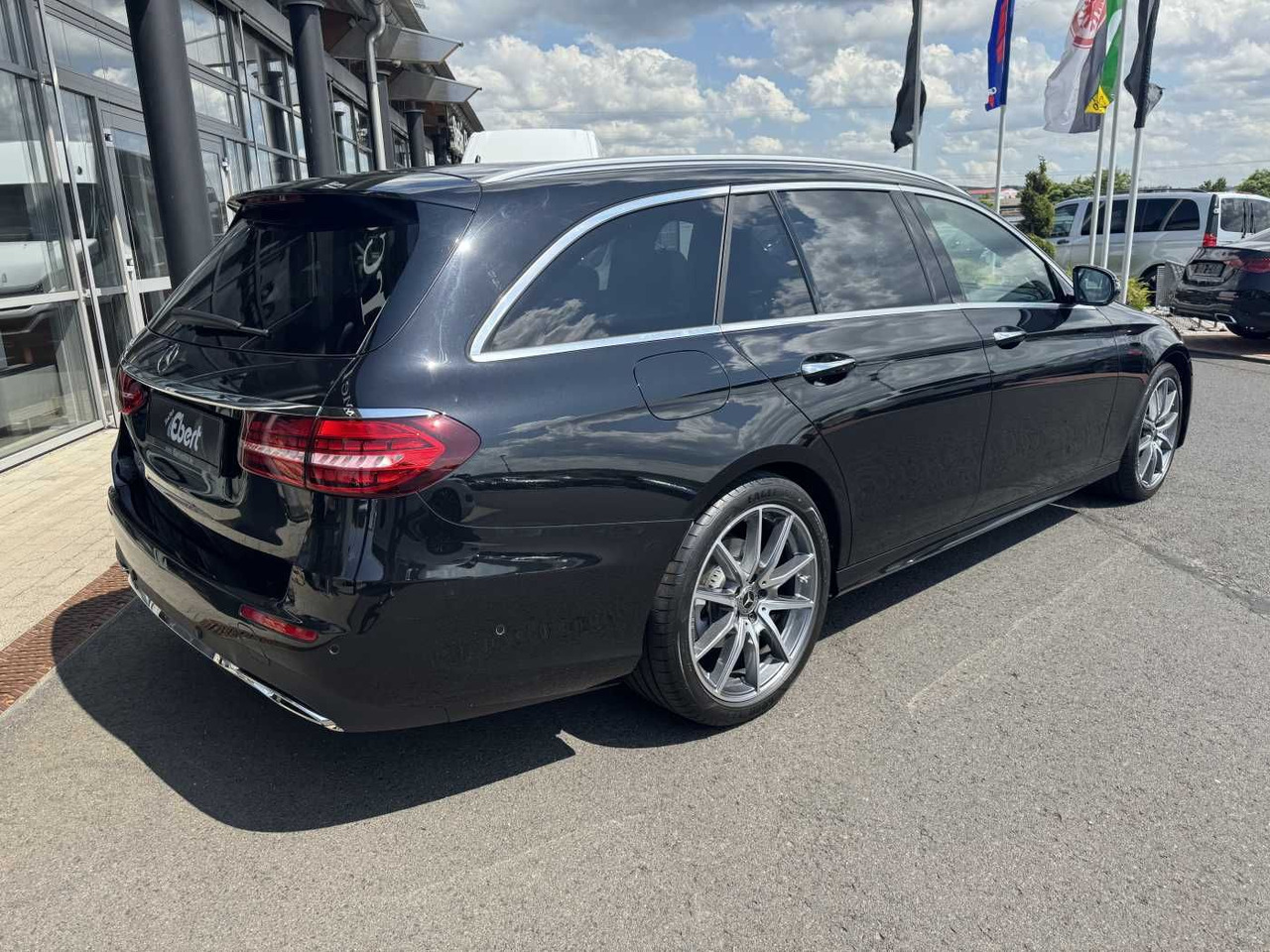 Mercedes-Benz E 220d AMG+Pano+Burm+Distr+Memory+AHK+360 - Лек автомобил: снимка 4 Mercedes-Benz E 220d AMG+Pano+Burm+Distr+Memory+AHK+360 - Лек автомобил: снимка 4