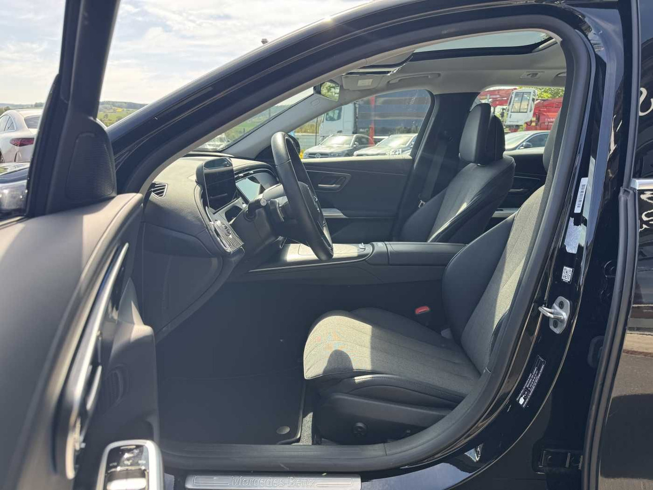 Комби Mercedes-Benz E 220d Avantgarde+Pano+AHK+Distr+19Zoll+MBUX: снимка 9