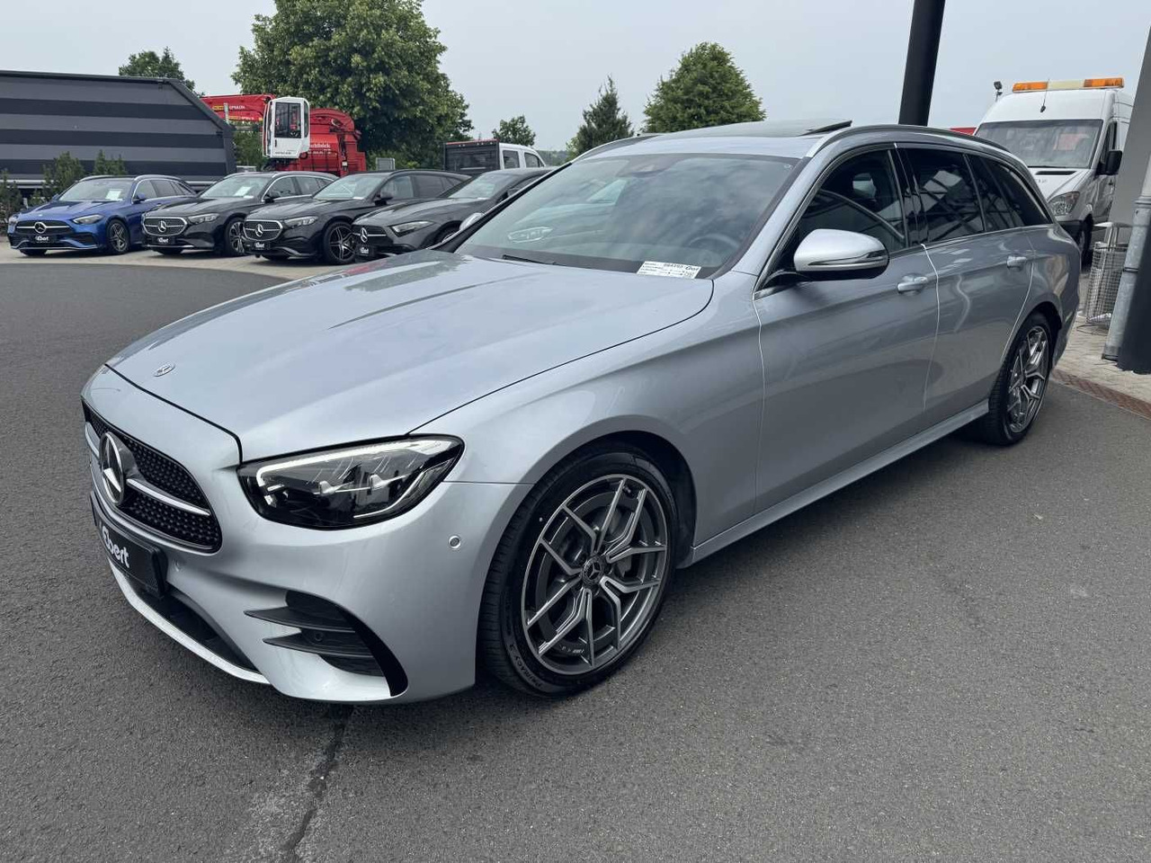 Mercedes-Benz E 220d T AMG+AHK+ESD+RKamera+TotW+ Ambiente - Лек автомобил: снимка 2 Mercedes-Benz E 220d T AMG+AHK+ESD+RKamera+TotW+ Ambiente - Лек автомобил: снимка 2