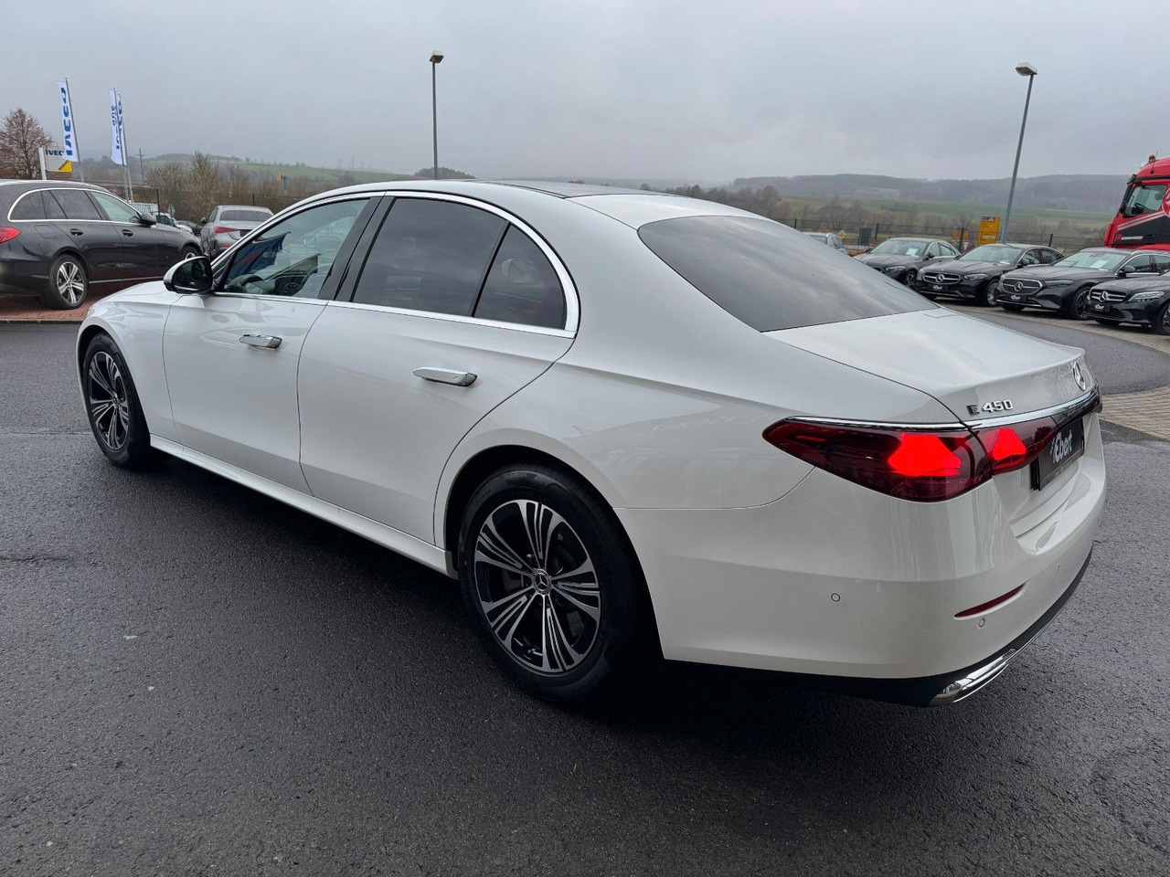 Mercedes-Benz E 450 4M Avantgarde+Pano+DistrPro+Digital+360 - Седан: снимка 4 Mercedes-Benz E 450 4M Avantgarde+Pano+DistrPro+Digital+360 - Седан: снимка 4