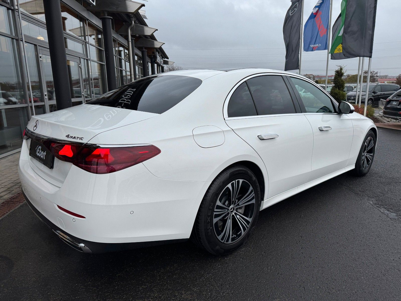 Mercedes-Benz E 450 4M Avantgarde+Pano+DistrPro+Digital+360 - Седан: снимка 5 Mercedes-Benz E 450 4M Avantgarde+Pano+DistrPro+Digital+360 - Седан: снимка 5