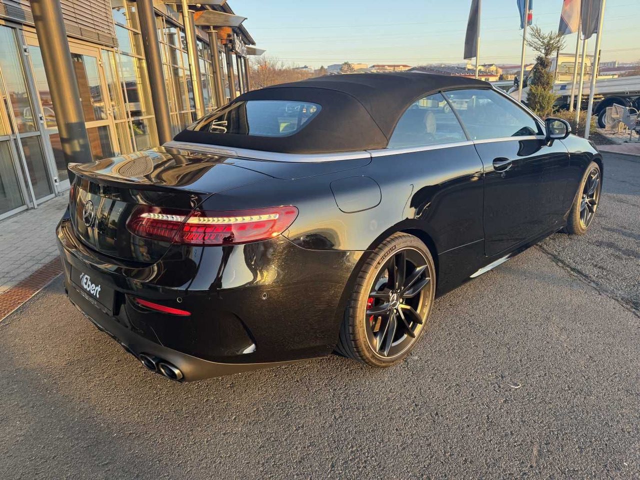Mercedes-Benz E 53 AMG Cabrio+AirMatic+Ambiente+ 20Zoll+RFK+ - Лек автомобил: снимка 4 Mercedes-Benz E 53 AMG Cabrio+AirMatic+Ambiente+ 20Zoll+RFK+ - Лек автомобил: снимка 4