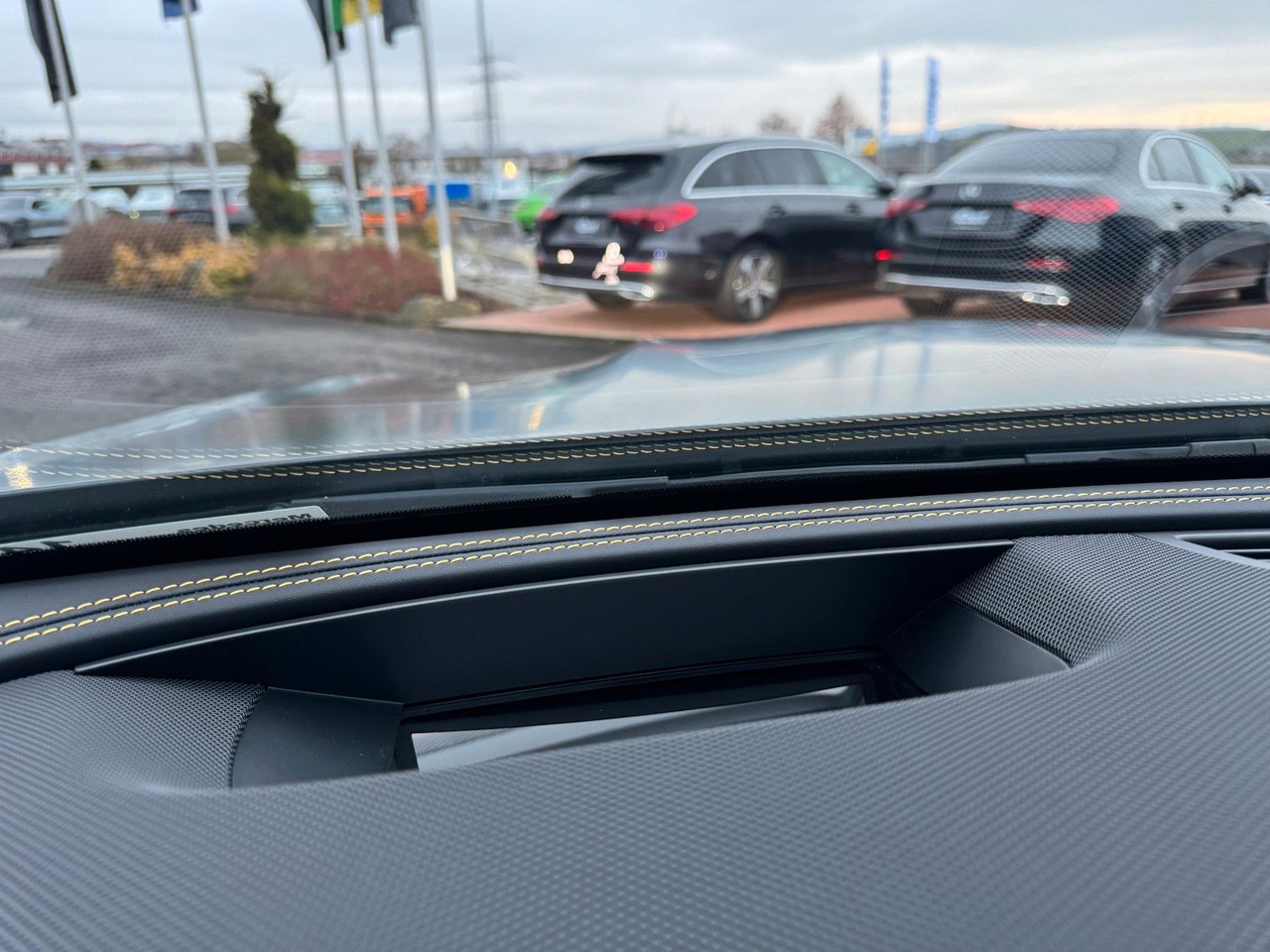 Седан Mercedes-Benz E 63 AMG S FinalEd+Pano+Burm+STH+Memory+HUD: снимка 30 Седан Mercedes-Benz E 63 AMG S FinalEd+Pano+Burm+STH+Memory+HUD: снимка 30