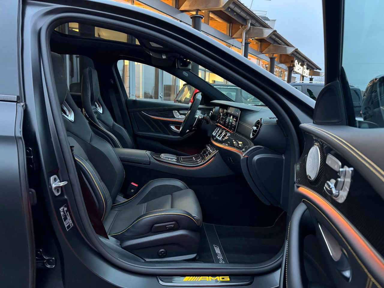 Седан Mercedes-Benz E 63 AMG S FinalEd+Pano+Burm+STH+Memory+HUD: снимка 9 Седан Mercedes-Benz E 63 AMG S FinalEd+Pano+Burm+STH+Memory+HUD: снимка 9