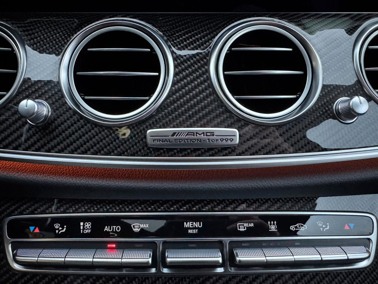 Седан Mercedes-Benz E 63 AMG S FinalEd+Pano+Burm+STH+Memory+HUD: снимка 29 Седан Mercedes-Benz E 63 AMG S FinalEd+Pano+Burm+STH+Memory+HUD: снимка 29