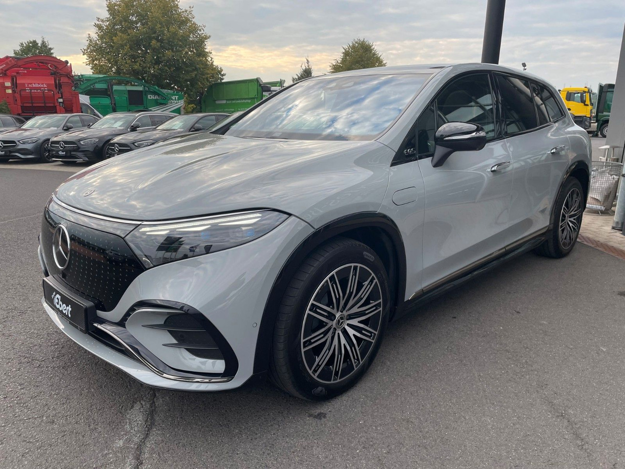 Mercedes-Benz EQS SUV 580 AMG DigL+AIR+HUD+Hyper+Burm+Pano - Джип: снимка 2 Mercedes-Benz EQS SUV 580 AMG DigL+AIR+HUD+Hyper+Burm+Pano - Джип: снимка 2