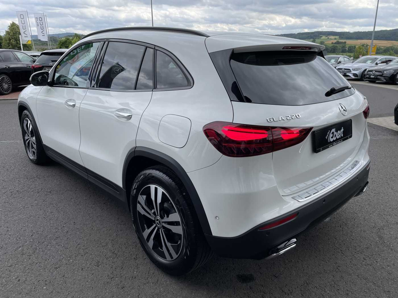 Mercedes-Benz GLA 220 4M 8G Progressive R-Kamera +Distr+Ambien - Джип: снимка 3 Mercedes-Benz GLA 220 4M 8G Progressive R-Kamera +Distr+Ambien - Джип: снимка 3