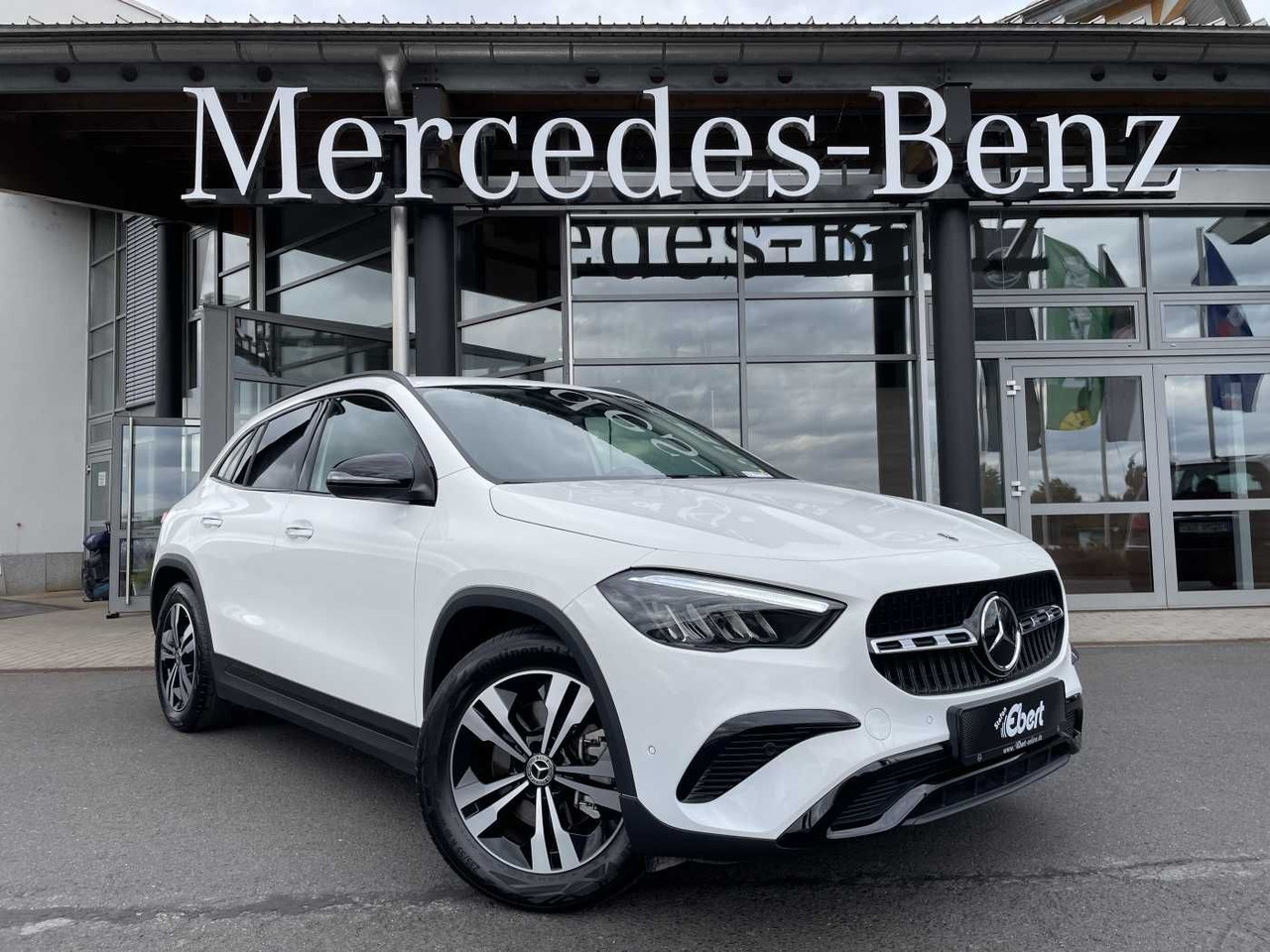Mercedes-Benz GLA 220 4M 8G Progressive R-Kamera +Distr+Ambien - Джип: снимка 1 Mercedes-Benz GLA 220 4M 8G Progressive R-Kamera +Distr+Ambien - Джип: снимка 1