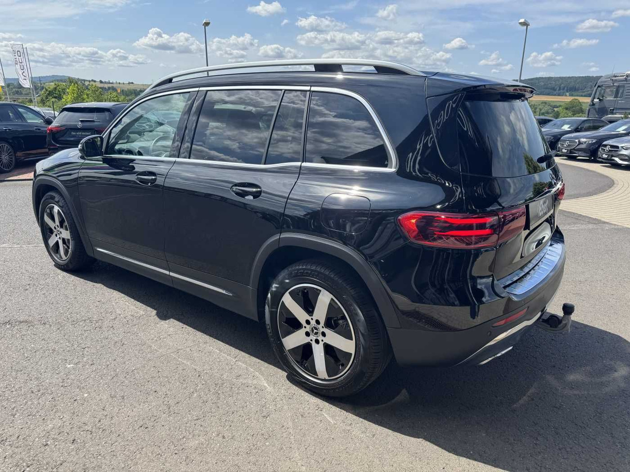 Mercedes-Benz GLB 180 Progressive+AHK+RKamera+LED+ IHC+DAB - Джип: снимка 3 Mercedes-Benz GLB 180 Progressive+AHK+RKamera+LED+ IHC+DAB - Джип: снимка 3